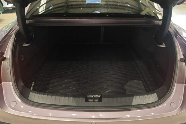 Used Xiaomi Auto SU7 2024 Four-Wheel Drive Ultra-Long Range Advanced Intelligent Driving Max Edition
