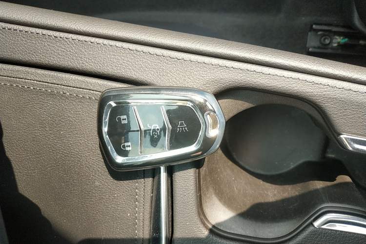 Used Cadillac XT4 2018 28T Two-Wheel-Drive Luxury Model