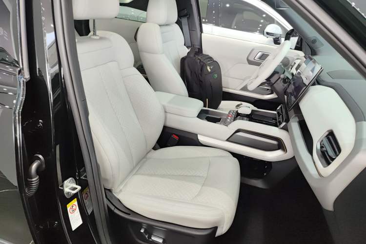 Used Formula Leopard Titanium 3 2025 501 km All-Wheel Drive Intelligent Driving Max Edition