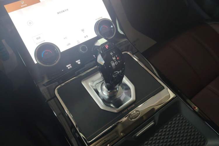 Used Land Rover Range Rover Evoque 2021 Range Rover Velar L 249PS R-Dynamic First Edition