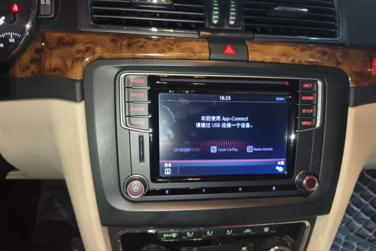 Used Skoda Superb 2009 1.8TSI Automatic Prestige Edition Audio And AC Panel