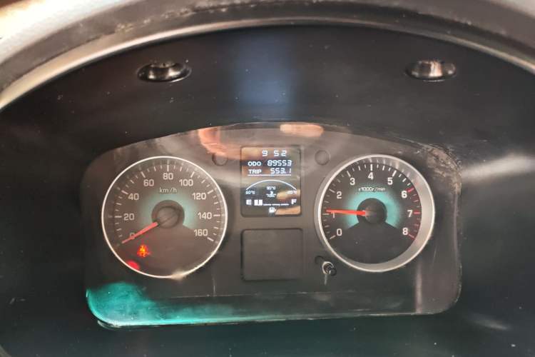 Used Jinbei New Hiace X30L 2023 1.5L Wealth Edition Van 2/5 Seats Non-Air-Conditioned Version SWC15M
