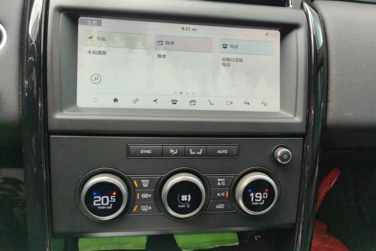 Used Land Rover Discovery 2019 3.0 SC V6 SE Audio And AC Panel