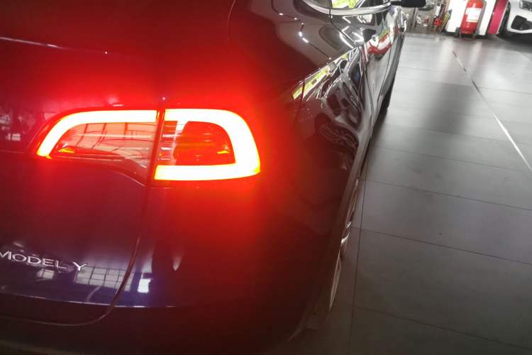 Used Tesla Model Y 2021 Long-Range All-Wheel-Drive Version