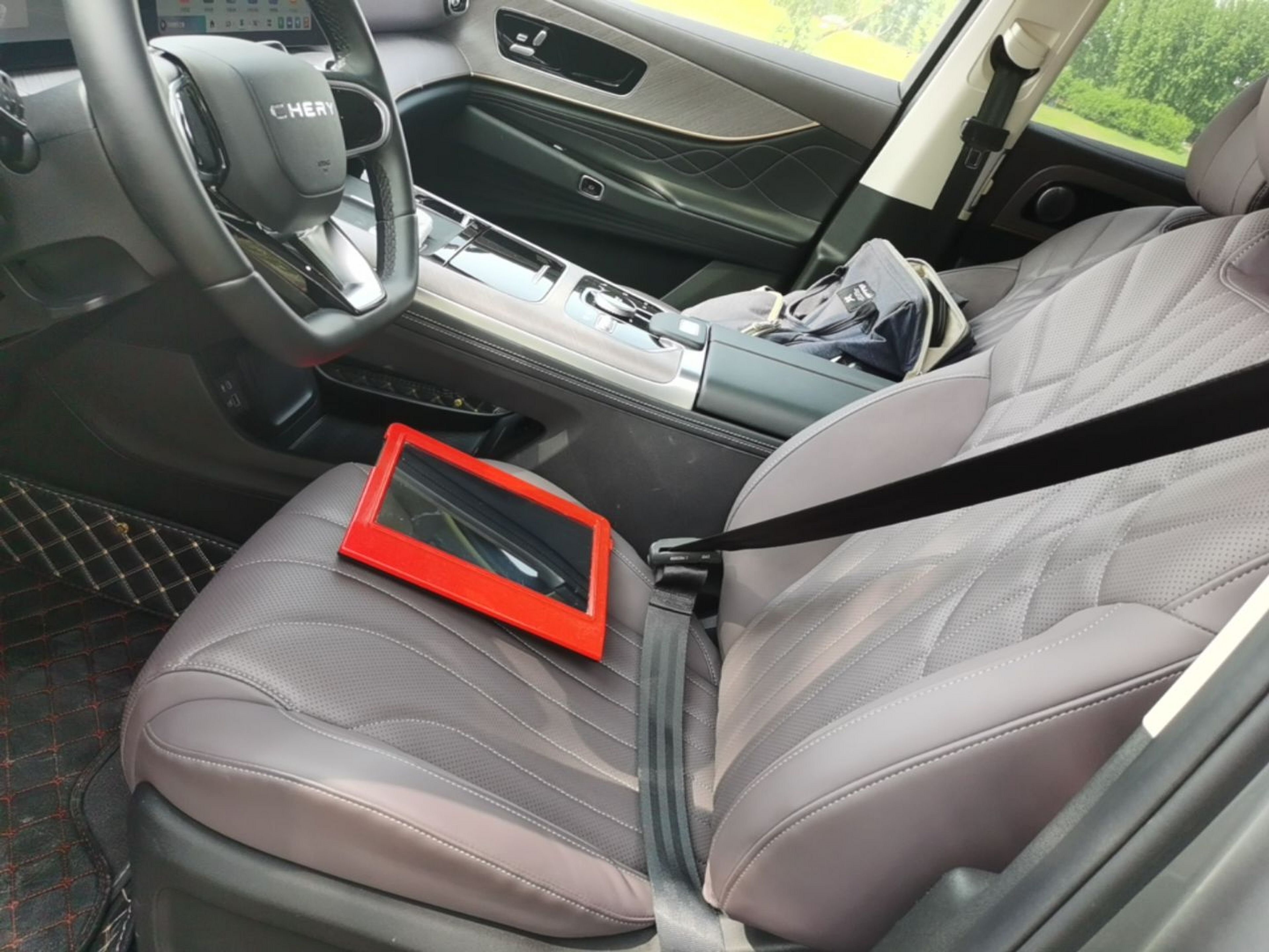 Переднее сиденье в автомобиле