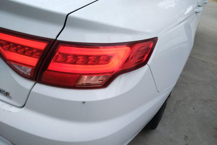 Used Geely Auto Emgrand GL 2018 1.8L DCT Elite Smart Connectivity Version Right Rear Taillight