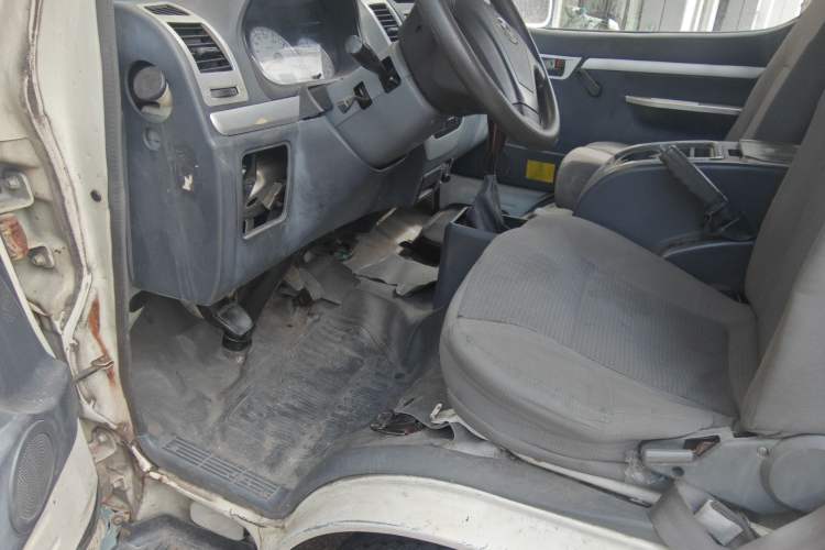 Used King Long Golden Way 2015 2.0L Value-Packed Practical Version 4G21B Driver Seat