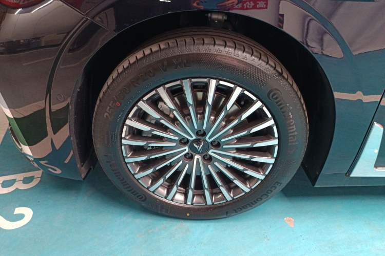 Used VOYAH Dream 2026 Model PHEV Qiankun Pro Left Front Wheel Hub