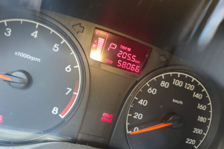 Used Hyundai Verna (older generation) 2014 1.4L Automatic Smart GLS Odometer Close Up