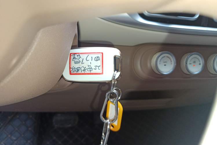 Used Wuling Hongguang MINIEV 2025 Four-Door Version Advanced Edition Vehicle Key