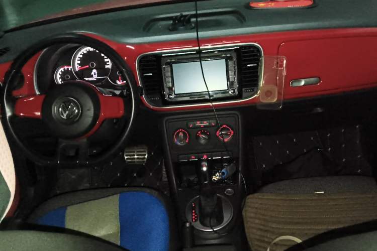 Used Volkswagen Beetle 2015 180TSI model Center Console