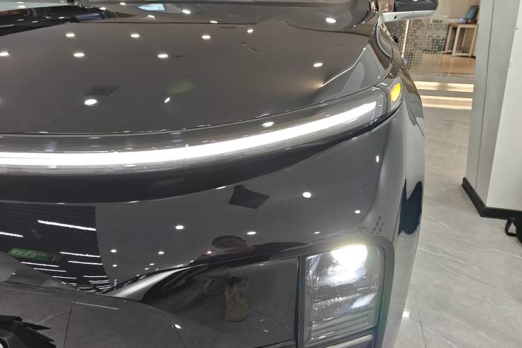 Used Li Auto L8 2023 Pro Model
