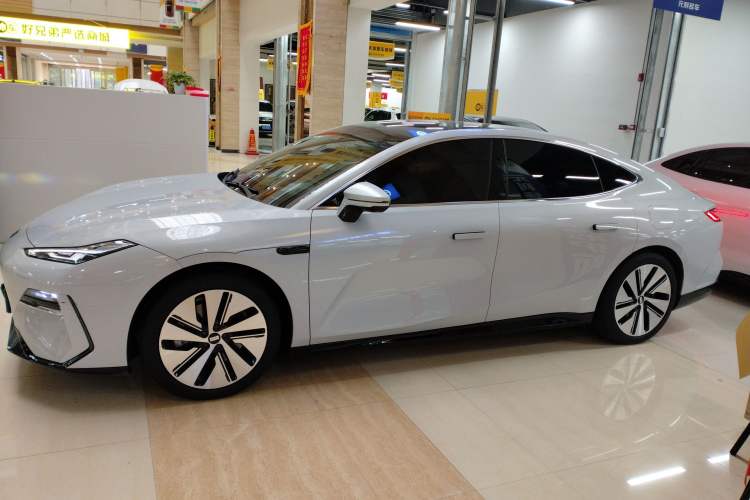 Used Geely Galaxy E8 2024 665 km Range Rear-Drive Starship Long-Range Version