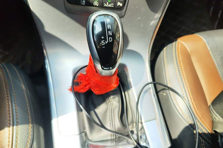 Used Volvo XC60 2017 T5 AWD Smart Range Edition Gear Lever