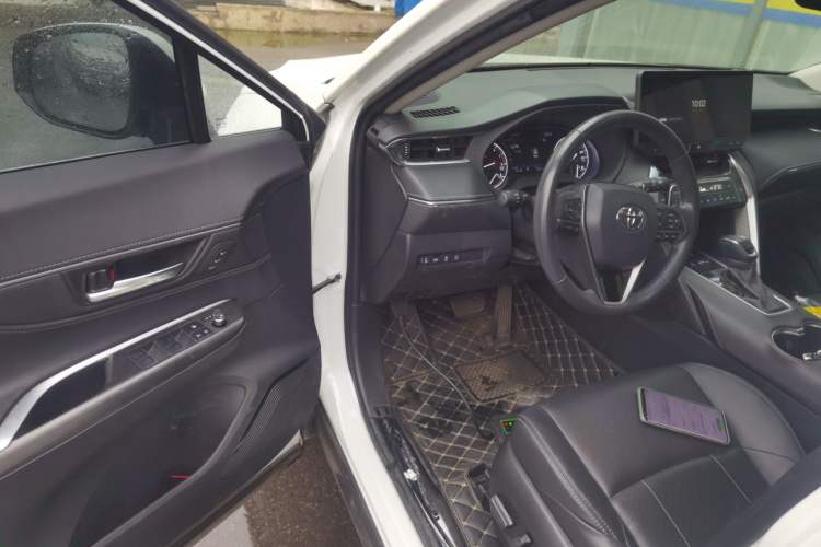 Used Toyota Harrier 2022 2.0L CVT Two-Wheel Drive Deluxe Edition