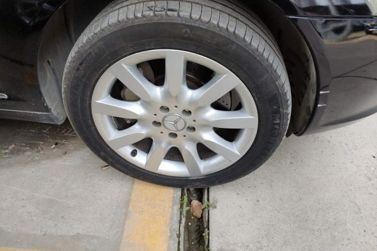 Used Mercedes-Benz S-Class 2008 S 500 L Right Front Wheel Hub