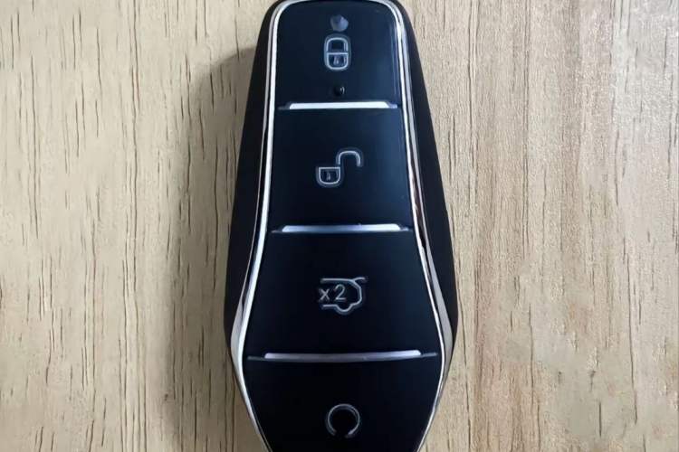 Used BYD Qin L 2025 DM-i Smart Drive 80KM Leading Model Interior 1