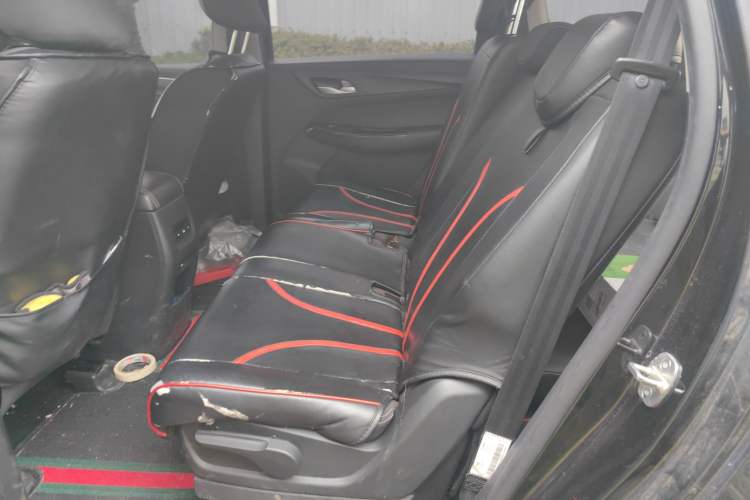 Used Baojun 730 2019 1.5L Manual Fashion Model 7-seater National V
