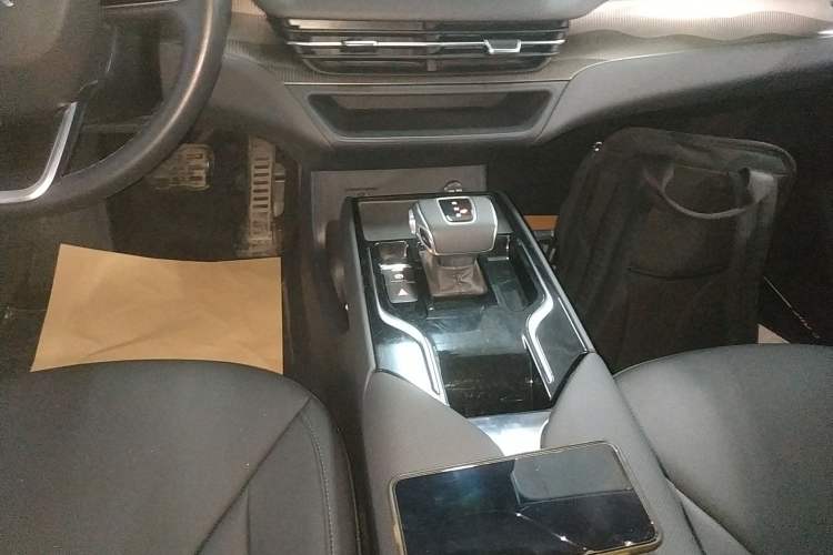 Used Hongqi E-QM5 2024 450km Range Commuter Version
