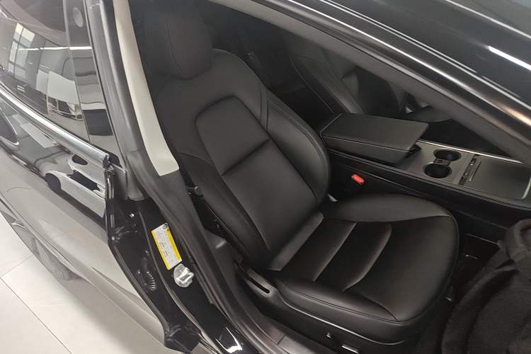 Used Tesla Model 3 2022 Rear-Wheel-Drive Version Right Front Seat