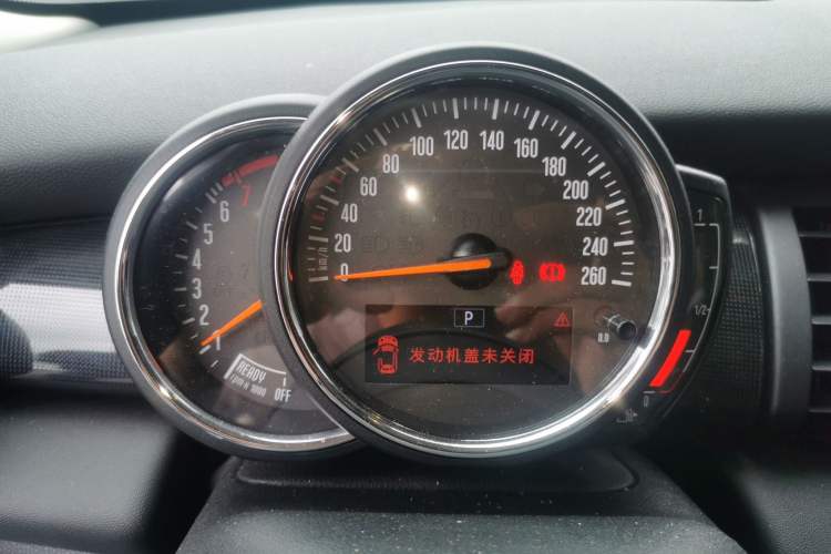 Used MINI MINI 2020 1.5T COOPER Classic Edition Three-Door Exclusive Color Version
