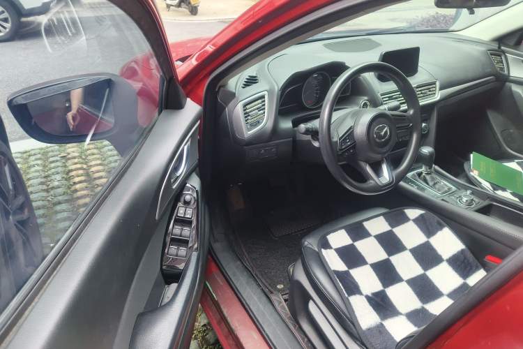 Used Mazda 3 Axela 2017 Sedan 1.5L Automatic Luxury Model China VI Standard
