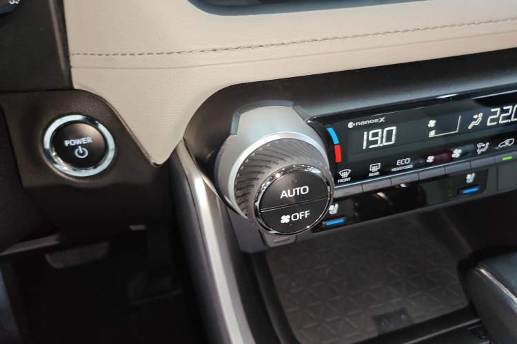 Used Toyota Wildlander 2024 Dual-Motor 2.5L E-CVT Four-Wheel Drive Prestige Edition
