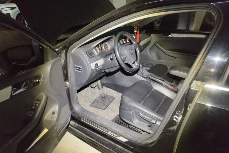 Used Volkswagen Sagitar 2012 1.4TSI Automatic Luxury Edition