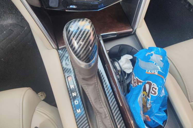 Used Cadillac XTS 2014 28T Comfort Version Gear Lever