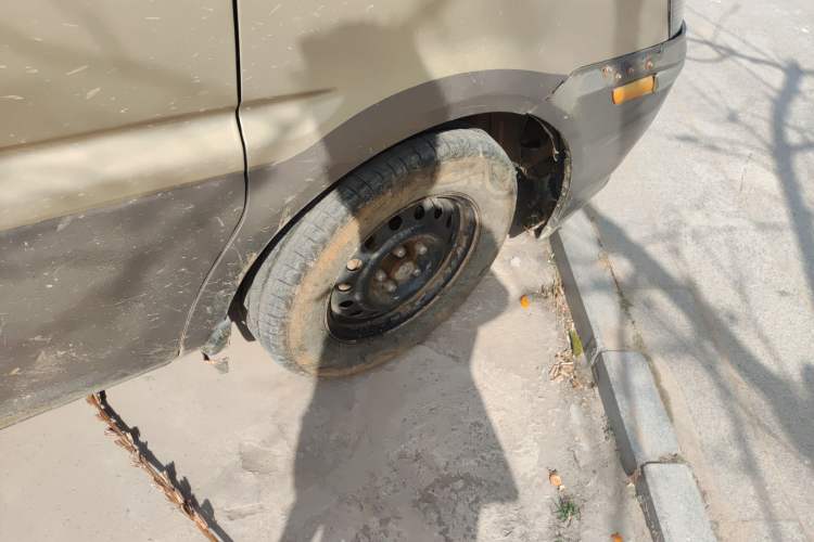 Used FORTHING Lingzhi 2014 M5 Q7 2.0L 7-seat Long-wheelbase Comfort Version
