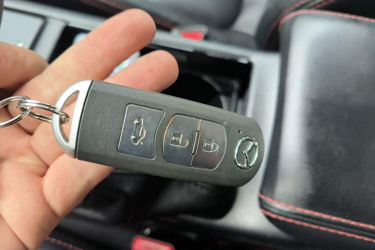 Used Mazda Atenza 2014 2.0L Blue Sky Deluxe Edition
