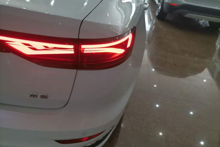 Used Geely Auto Emgrand 2023 4th Generation Champion Edition 1.5L CVT Prestige Model Right Rear Taillight