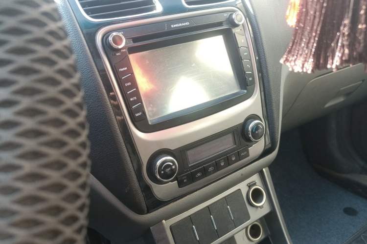 Used Geely Auto Classic Emgrand 2012 Hatchback 1.5L Manual Chao Yue Model Audio And AC Panel