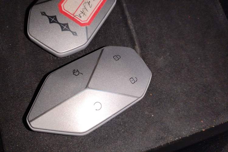 Used Formula Leopard Titanium 3 2025 501KM All-Wheel Drive Intelligent Driving Ultra Version
