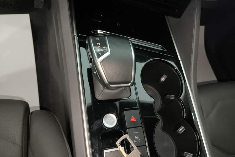 Used Volkswagen Touareg 2022 3.0 TSI Luxury Edition Black Diamond Sport Package
