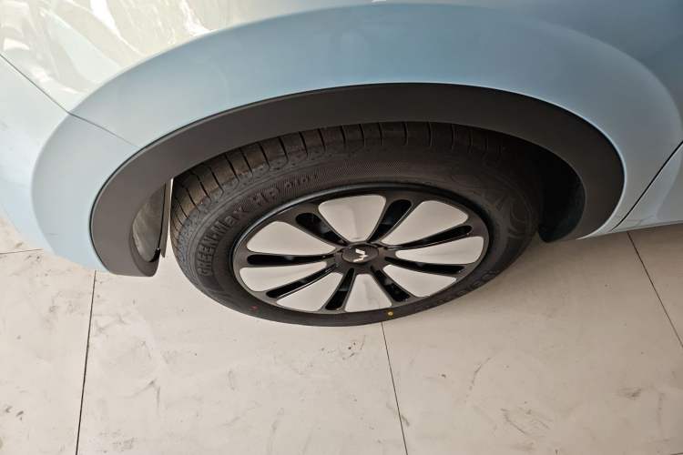 Used Wuling Bingo 2025 333 km Lingxi Connected Version Left Front Wheel Hub