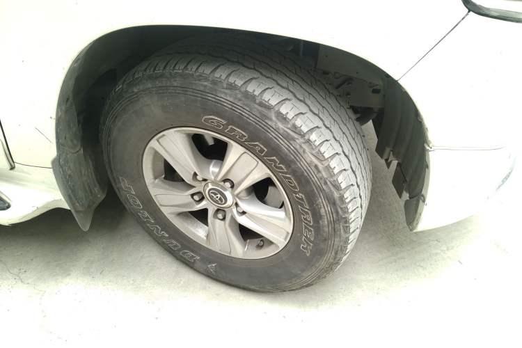 Used Toyota Land Cruiser  Right Front Wheel Hub