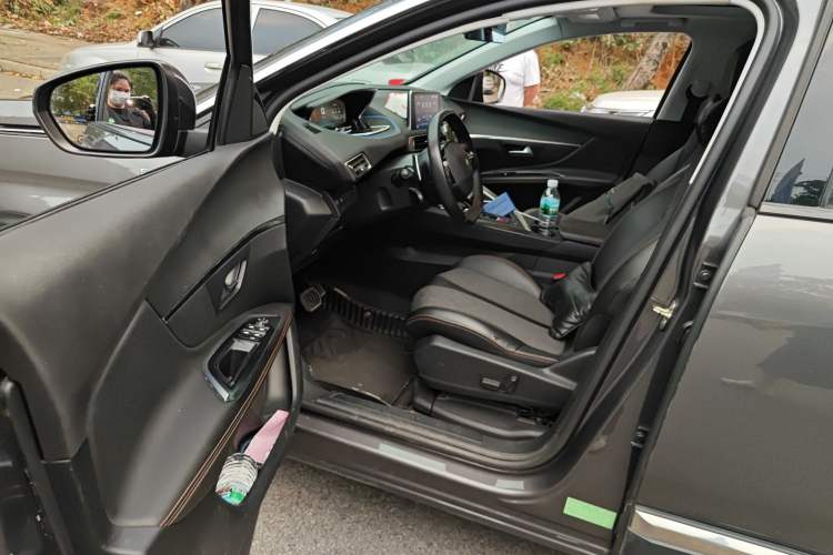 Used Peugeot 5008 2017 380THP 5-Seater Elite Edition Driver Seat