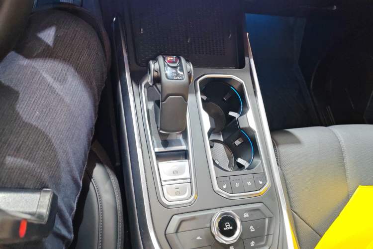 Used Tank 400 New Energy 2024 Hi4-T City Edition Gear Lever