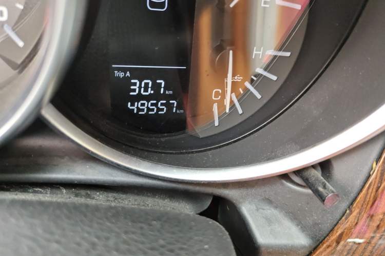 Used Zotye SR9 2017 2.0T Manual "Ultimate Road" Edition Odometer Close Up