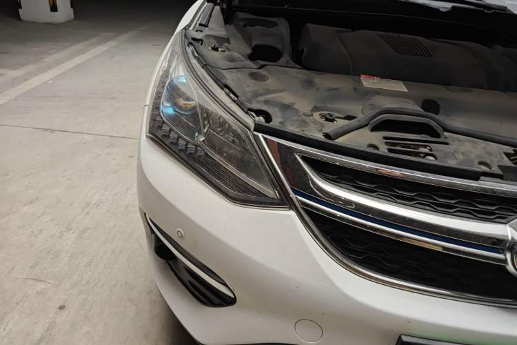 Used BYD Song New Energy 2017 Song DM 1.5TID All-Wheel Drive Luxury Model Right Front Headlight