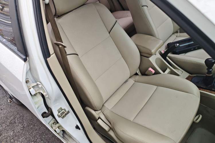 Used Buick Excelle 2015 1.5L Manual Classic Trim
