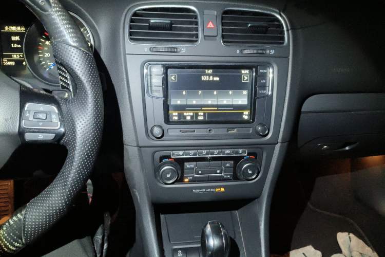 Used Volkswagen Golf 2011 2.0 TSI R Audio And AC Panel