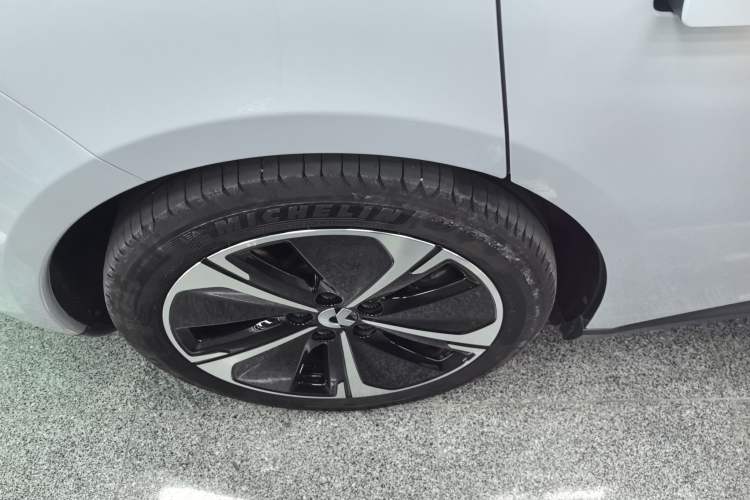 Used Nio ET5T 2024 75kWh Touring Right Rear Wheel Hub