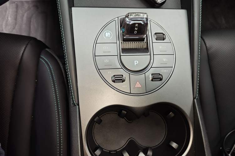 Used BYD Seal 06 New Energy 2024 DM-i 120KM Prestige Model Gear Lever