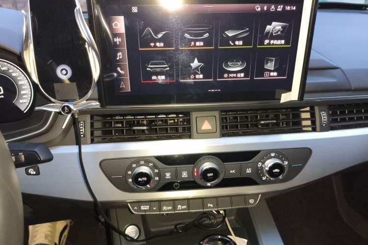 Used Audi A4L 2020 40 TFSI Fashion Dynamic Model Audio And AC Panel