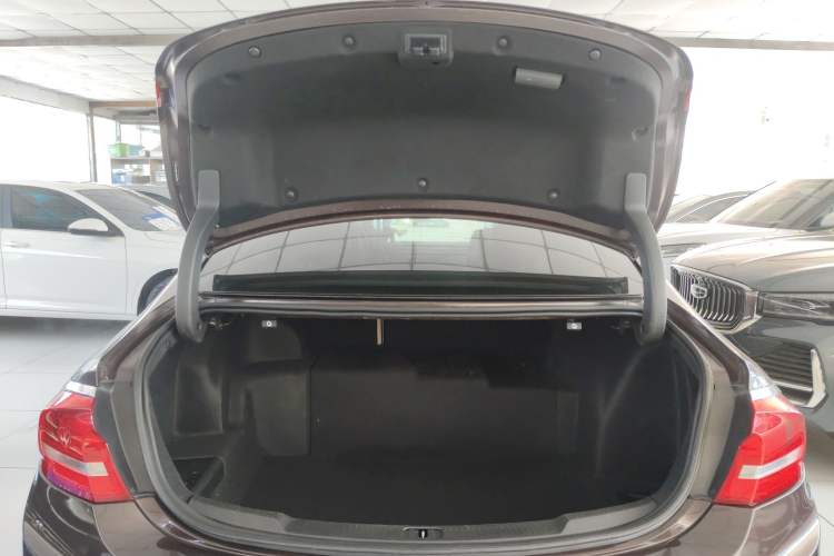 Used Buick LaCrosse 2016 30H Luxury Version Trunk