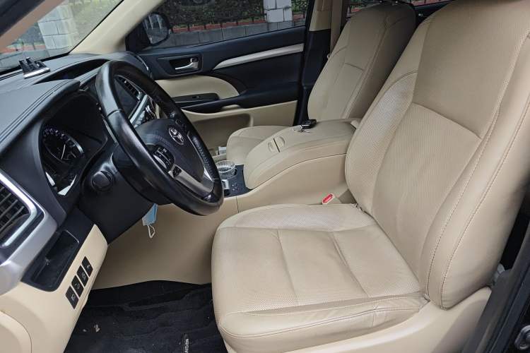 Used Toyota Highlander 2018 2.0T Four-Wheel Drive Prestige Version 7 Seats China VI Standard Left Front Seat