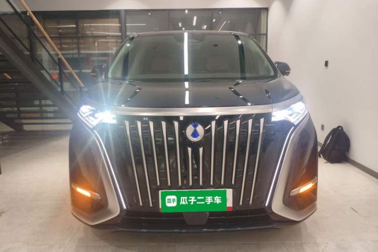 Used Denza D9 2024 EV 600 Four-Wheel-Drive Flagship Model Front