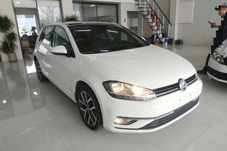Used Volkswagen Golf 2018 230TSI Automatic Luxury Version
